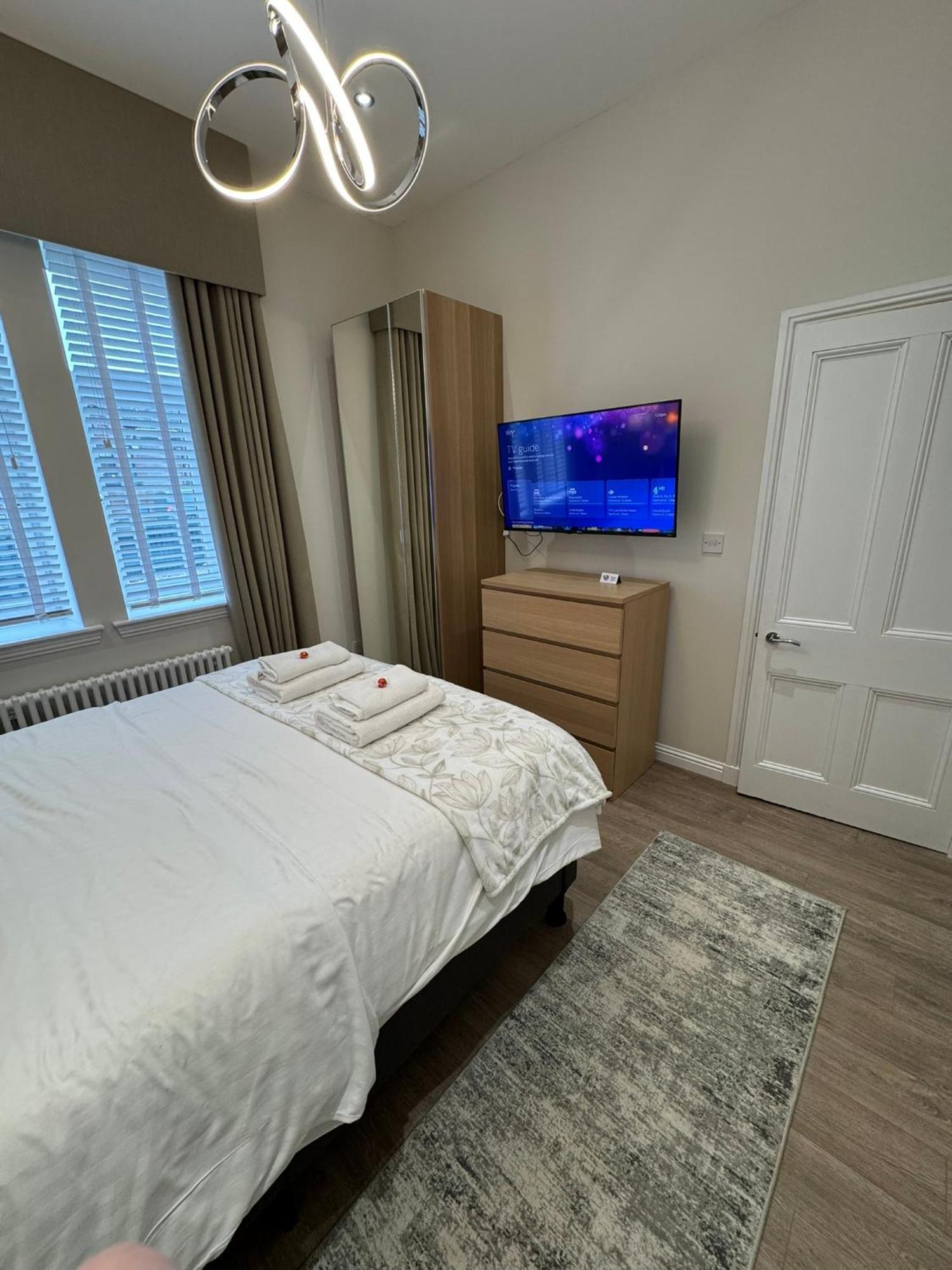 Luxury 2 Bedroom Cottage West Calder Экстерьер фото