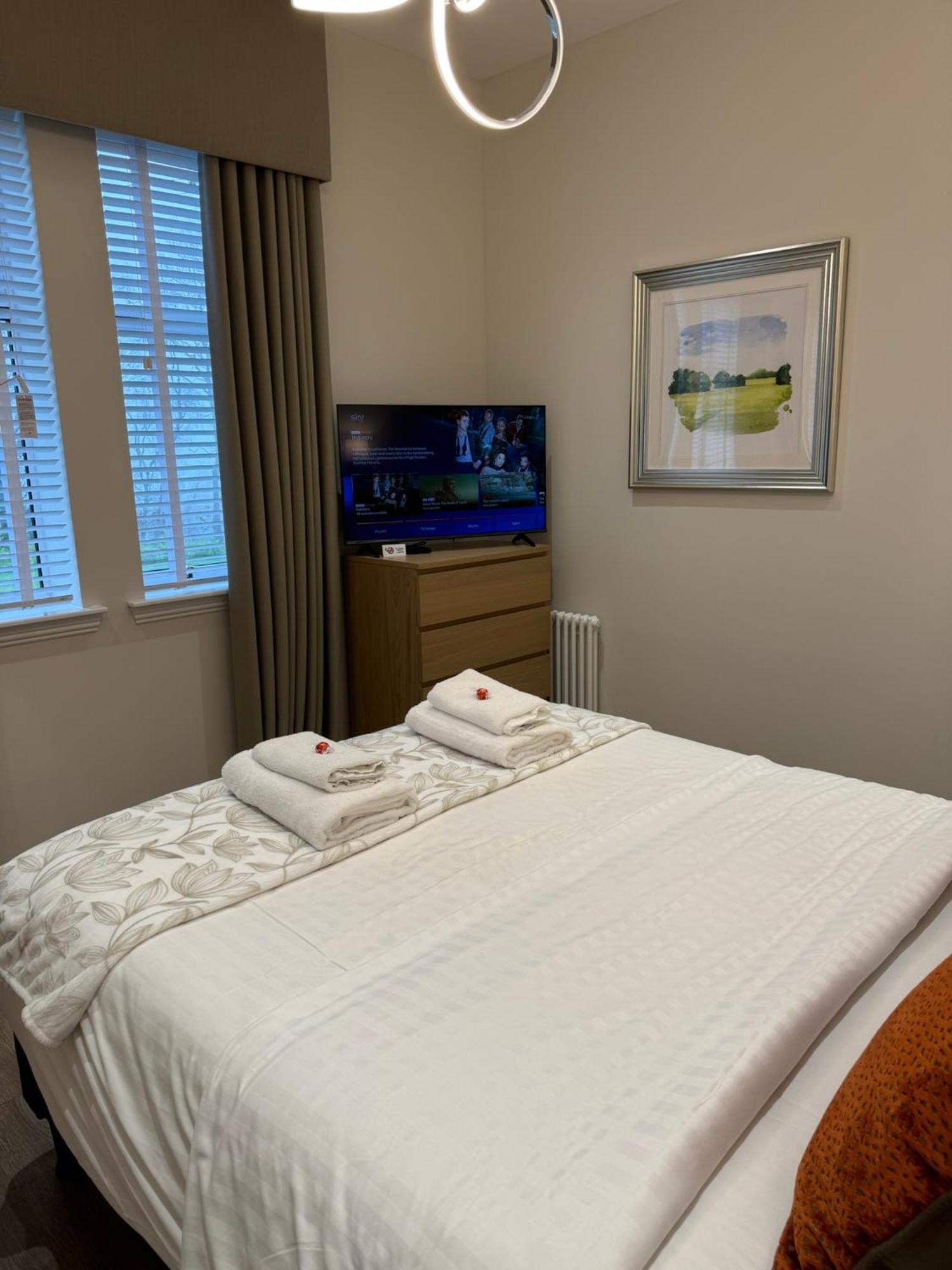 Luxury 2 Bedroom Cottage West Calder Экстерьер фото