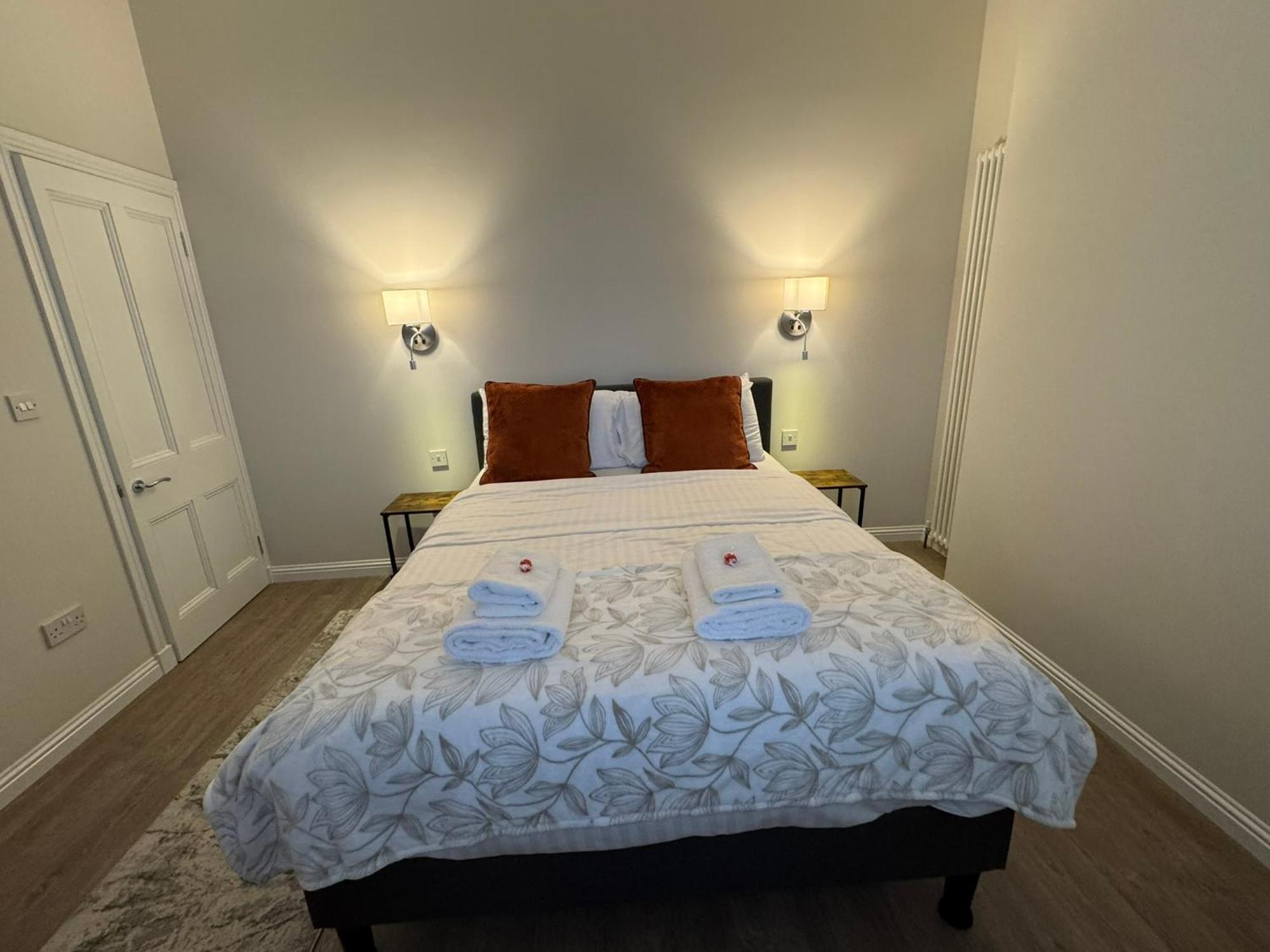 Luxury 2 Bedroom Cottage West Calder Экстерьер фото